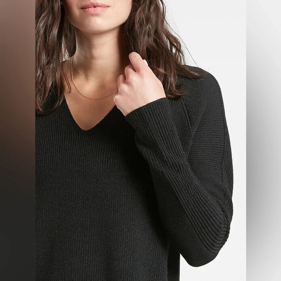 Athleta Women Black Hanover Merino Extra Fine Wool Blend V Neck Sweater Size XS - Picture 9 of 9